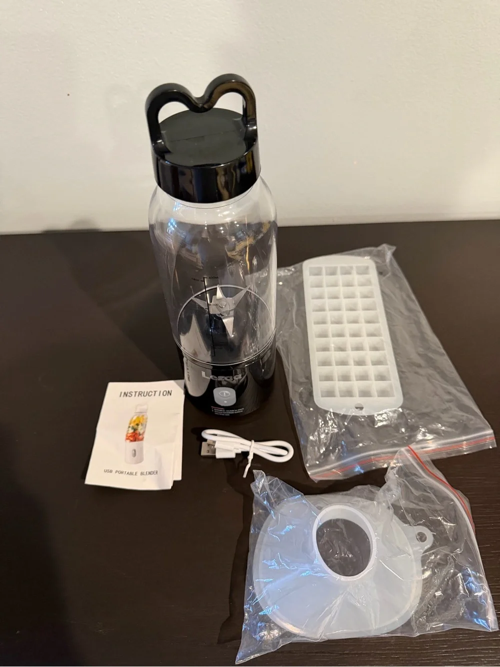 Portable Personal Blender - White and Gold Illustration